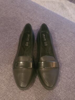 Geox Respira Women's Black Leather Loafers with Polished Strap